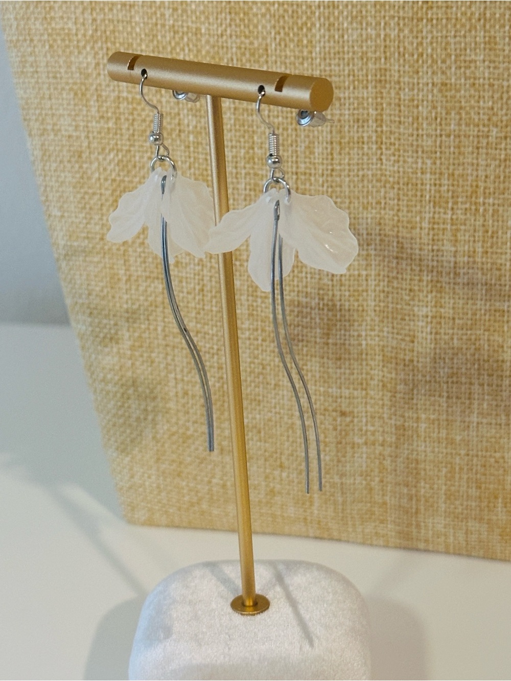 Fashion Jewelry White Feather & Silver Chain Drop Earrings - Picture 5 of 5